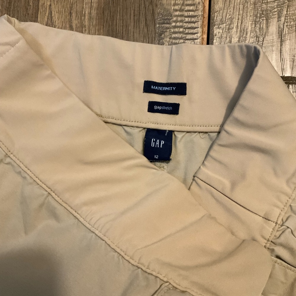 Gap maternity shorts. Size 12. - Picture 2 of 3